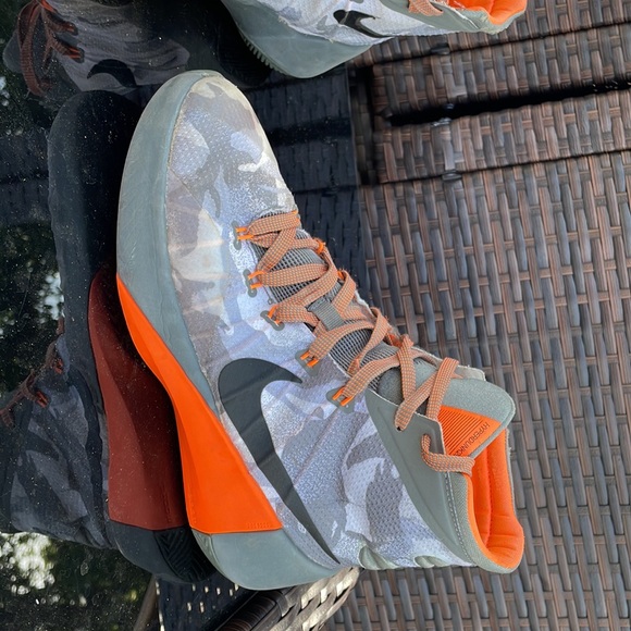 Shoes - Picture 2 of 3